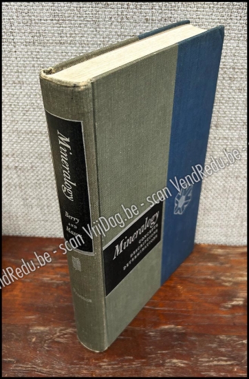 Afbeeldingen van Mineralogy: Concepts, Descriptions, Determinations